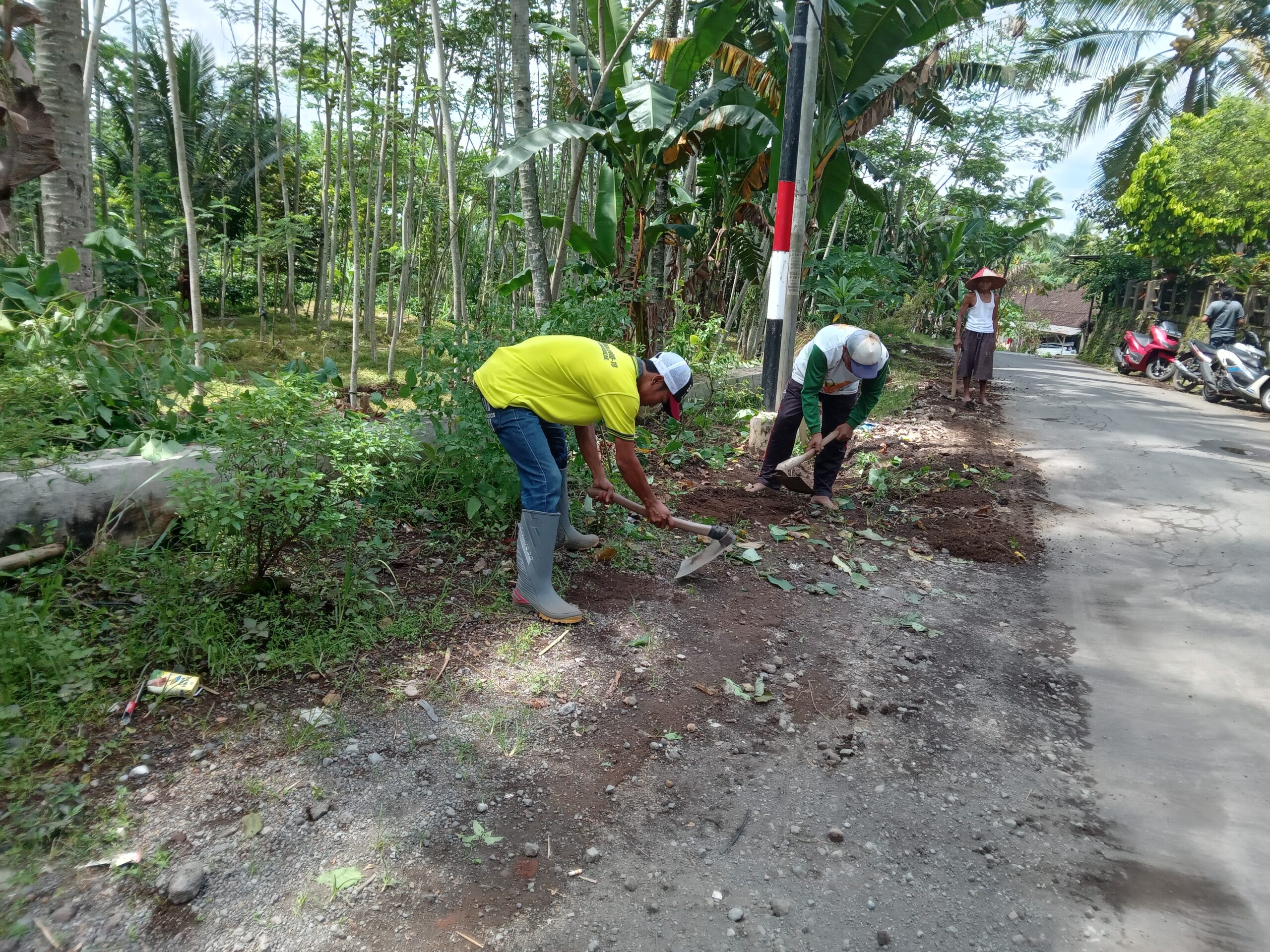 Jumat Berkah Bersih Bersih Jalan Dan Got Demi Keselamatan Masyarakat Penguna Jalan Desa Sumbersalak