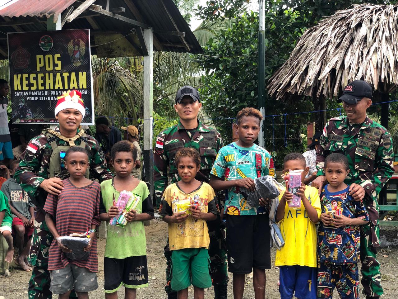Kecerian Bersama Masyarakat Dalam Suasana Natal, Satgas Yonif 131/BRS Adakan Perlombaan Kepada Anak-Anak di Distrik Mannem
