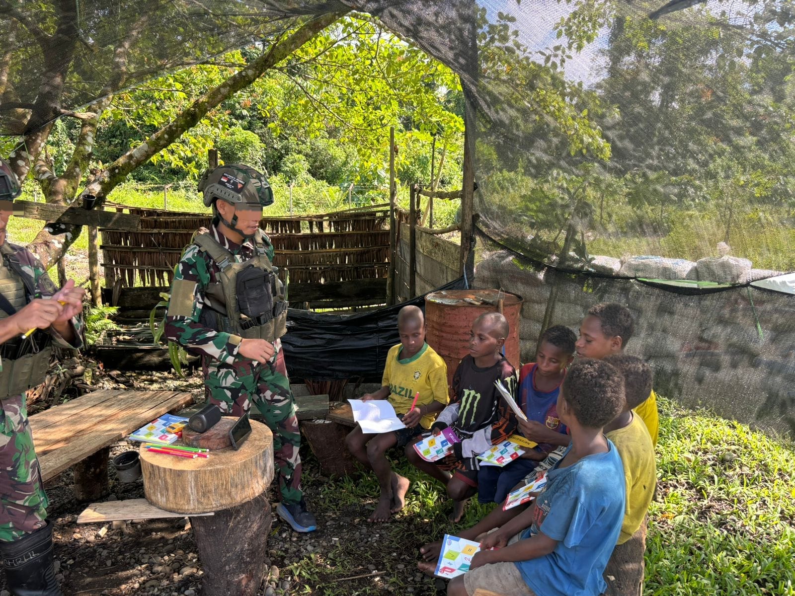 Papua Pintar Marinir Habema Disambut Gembira Anak-Anak Muara