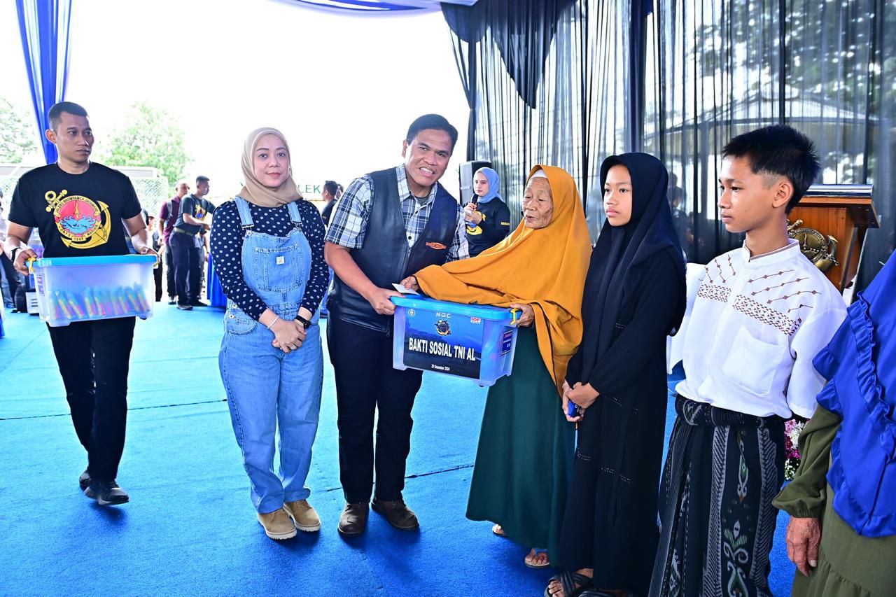 Peduli Terhadap Sesama, Kasal Bersama Pimpinan Kotama Wilayah Jakarta Laksanakan Bakti Sosial di Wilayah Bogor