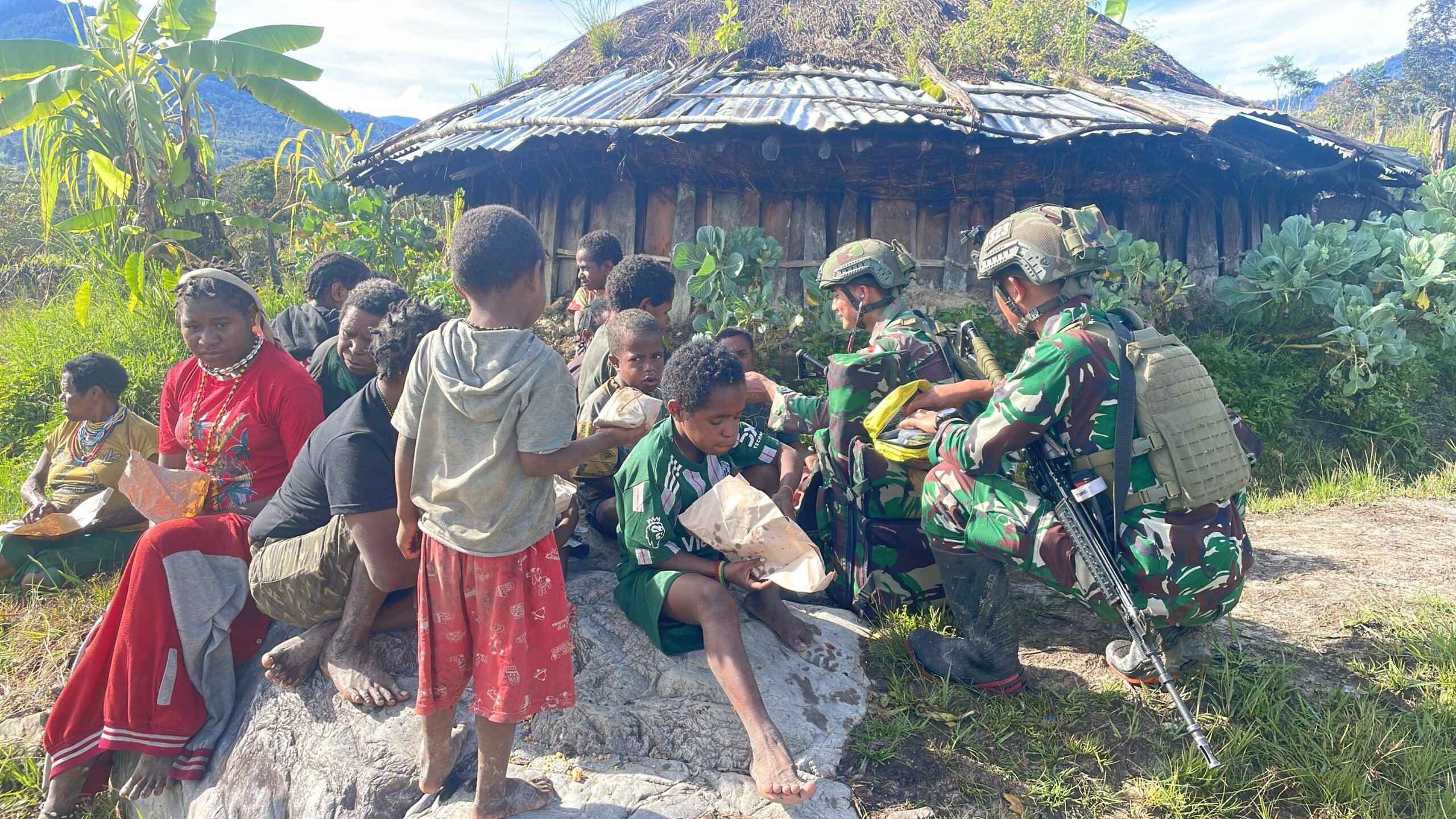 WARGA KELEMAME SENANG SAMBUT KOMSOS HABEMA