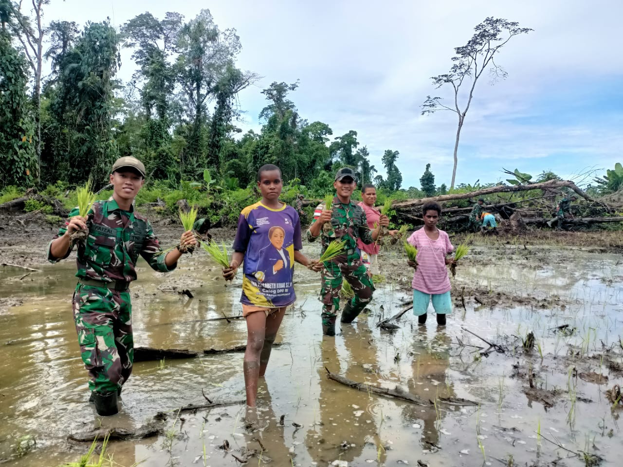 Ketahanan Pangan Satgas Yonif 503/Mayangkara Membangun Kesejahteraan Masyarakat Papua