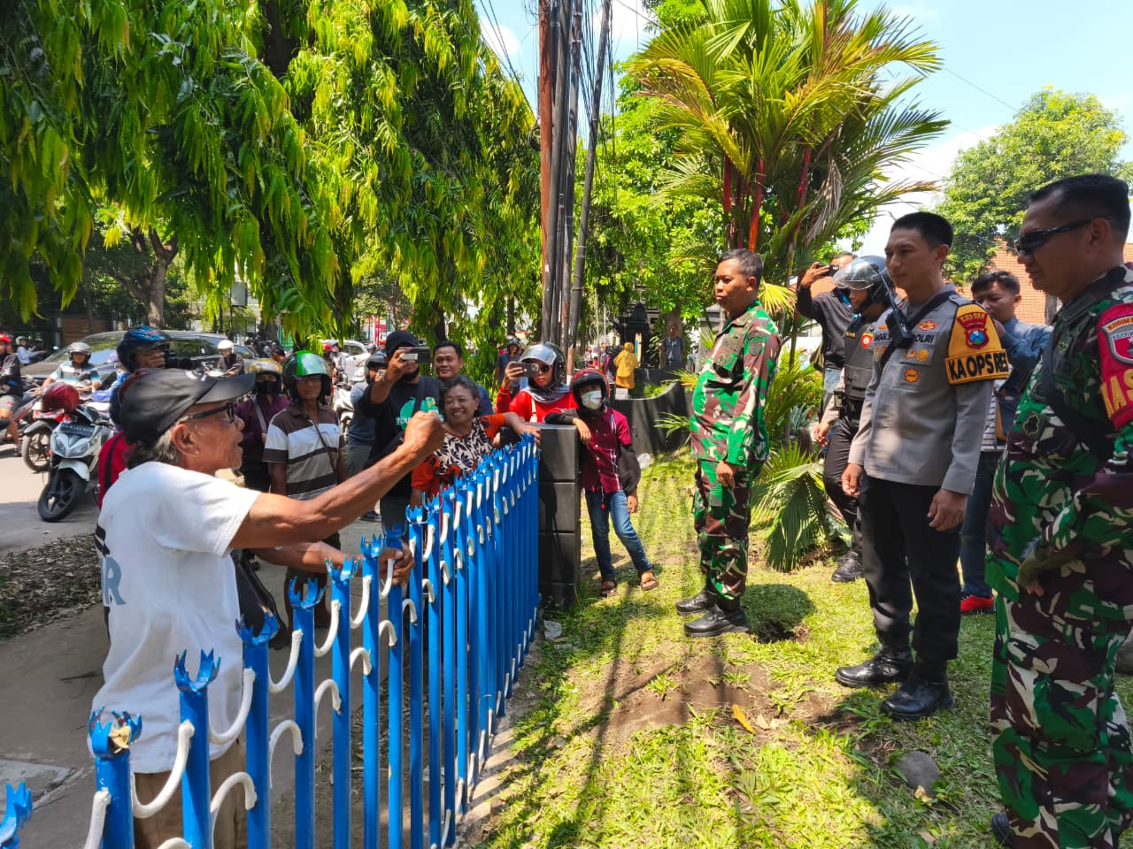 *Polres Kediri Kota dan Kodim 0809 Gelar Patroli Gabungan Pastikan Kondusifitas Pascaaksi Demo*