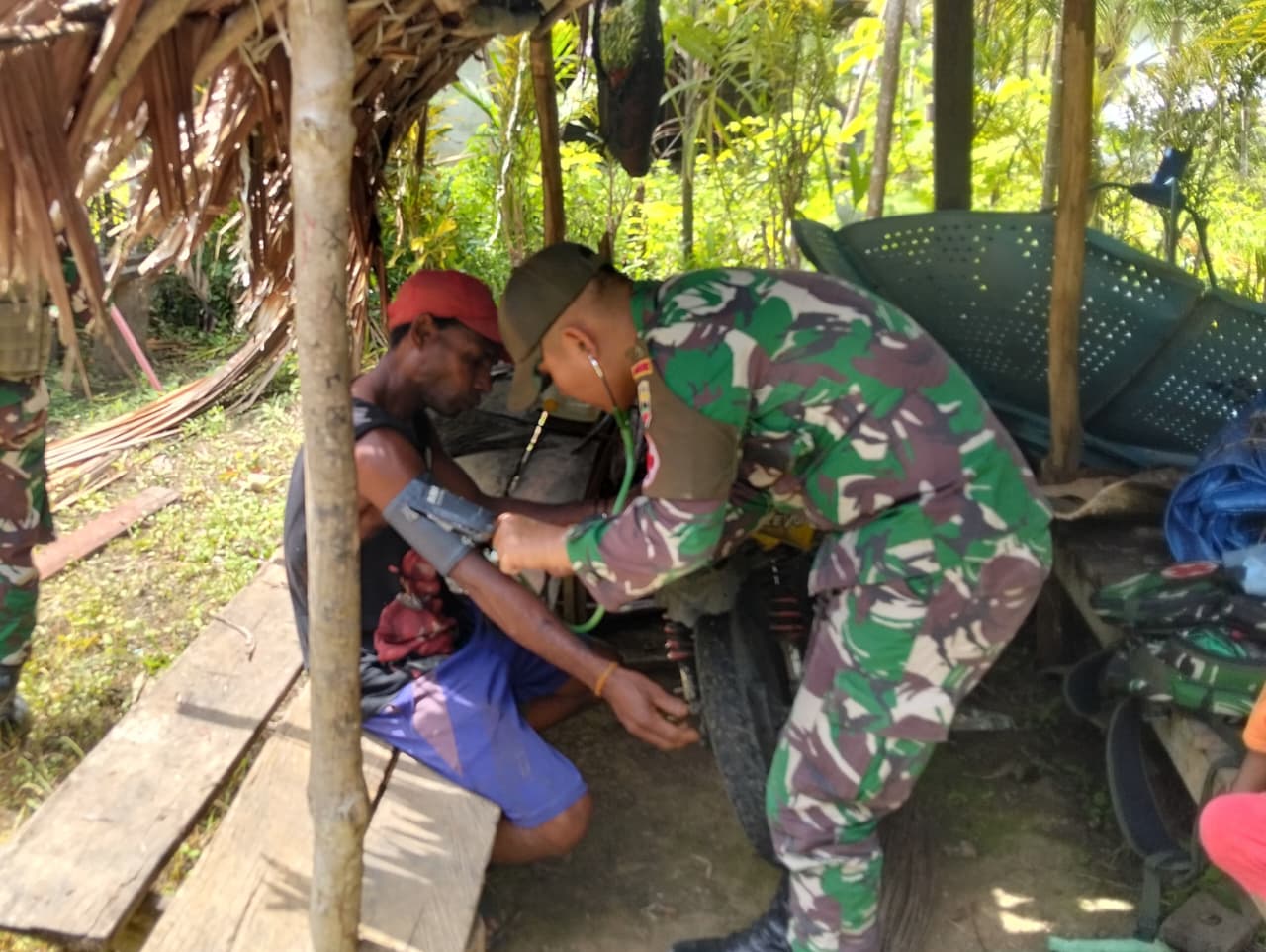 *Satgas Yonif 131/Brajasakti Hadirkan Layanan Kesehatan di Kampung Sawiyatami Perbatasan Papua*