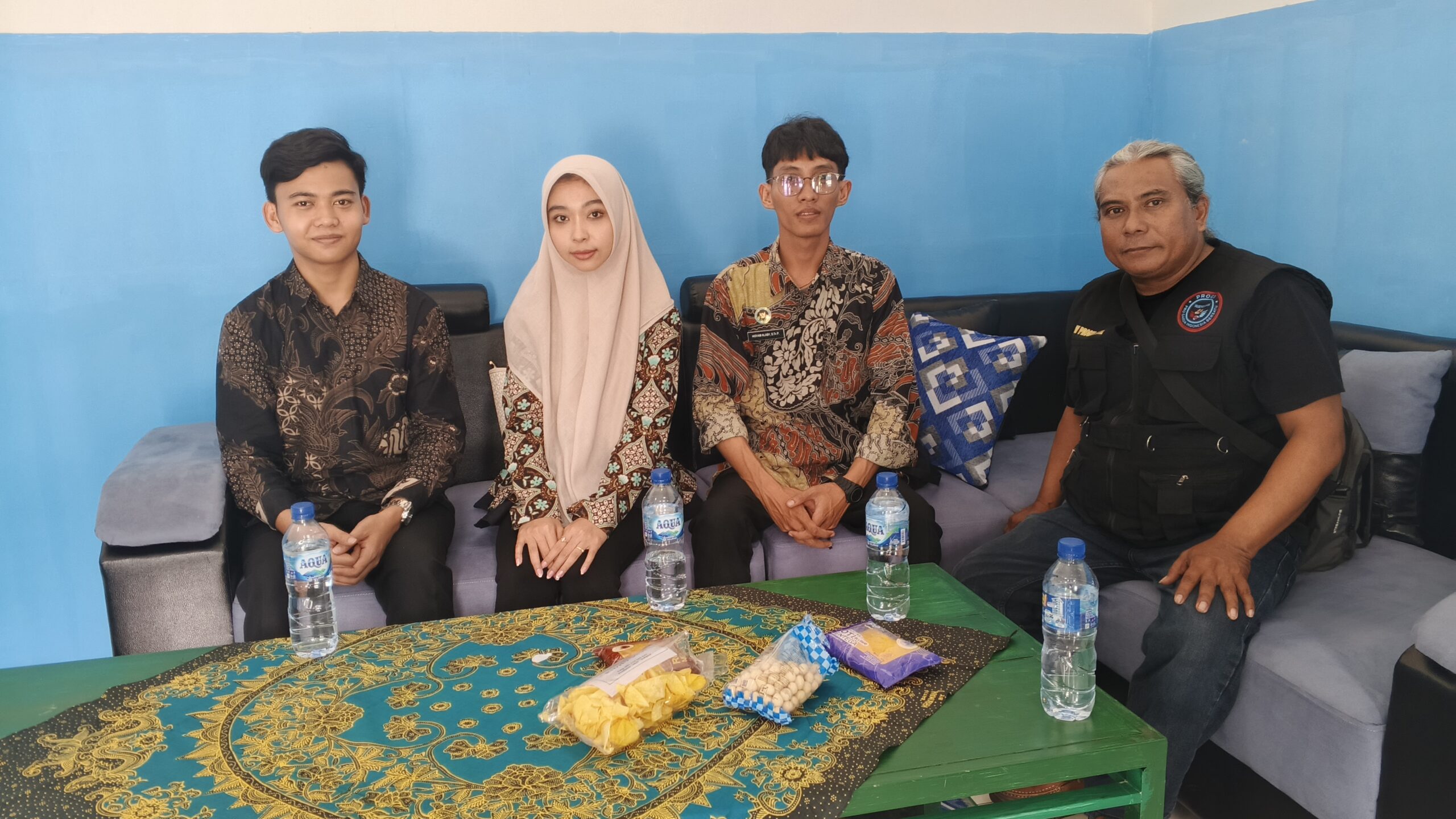 Bapak Subakri Firdaus selaku Ketua PROGIB (Progarda Indonesia Bersatu) Kabupaten Jember melaksanakan kegiatan wawancara dan seleksi calon tenaga kerja untuk Dapur Silo, Jumat (30/1).
